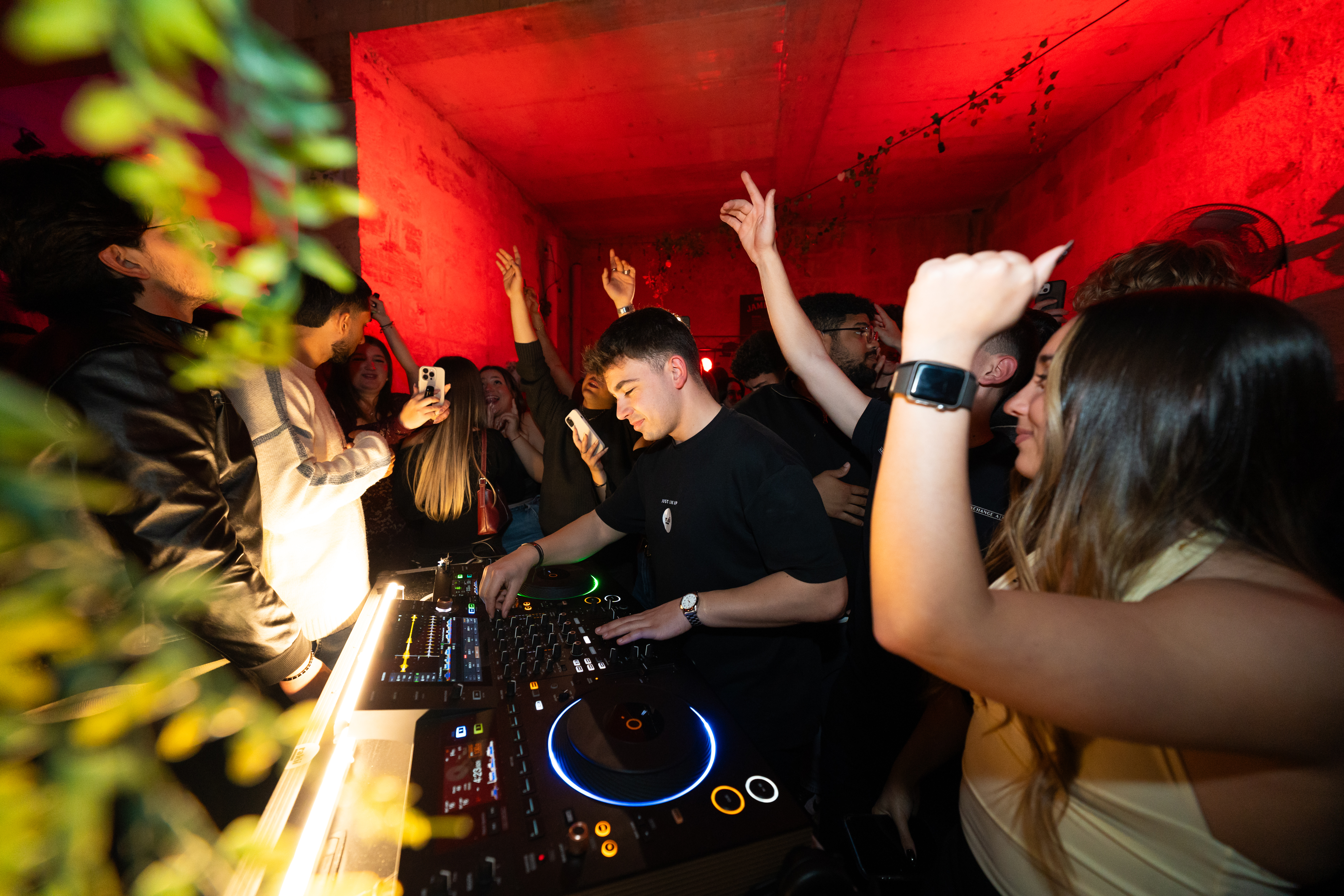 Jerome behind the decks at Rakii Vol. 01